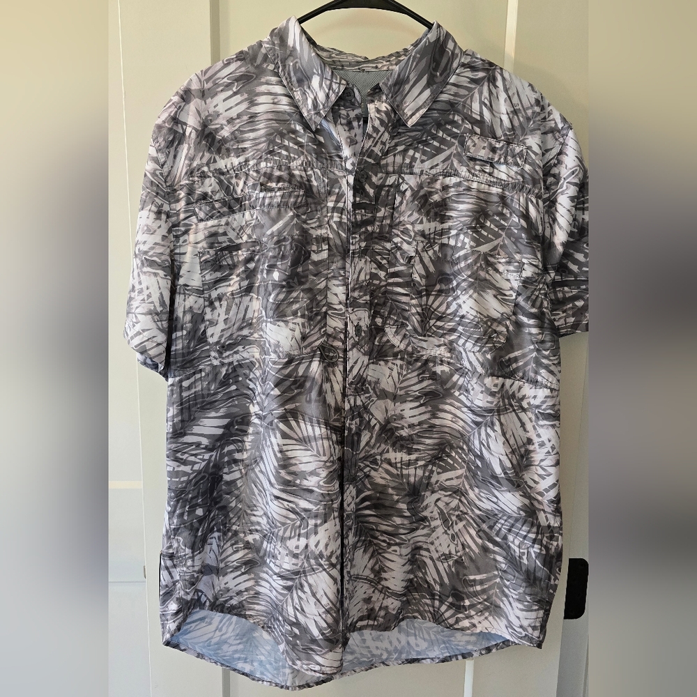 Reel Legends Black and White Patterned Fishing Short Sleeved Shirt Size L